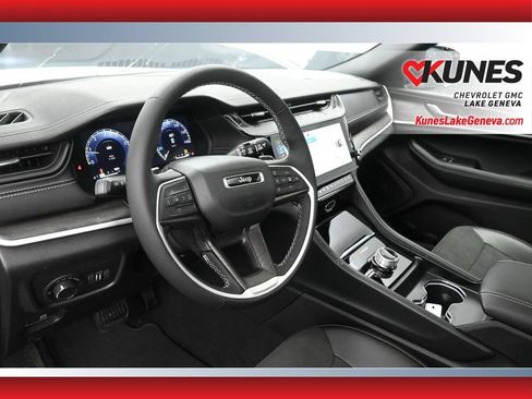 Used 2026 Jeep Grand Cherokee Altitude AWD/4WD image 17