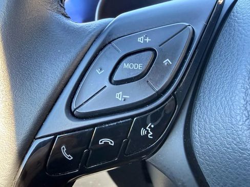 Used 2022 Toyota C-HR XLE image 25
