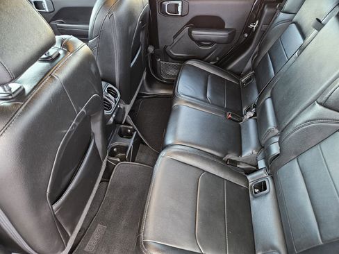 Used 2023 Jeep Gladiator Sport image 32