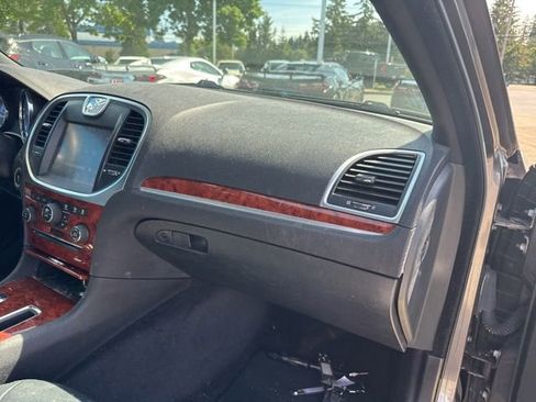 Used 2014 Chrysler 300 RWD image 20