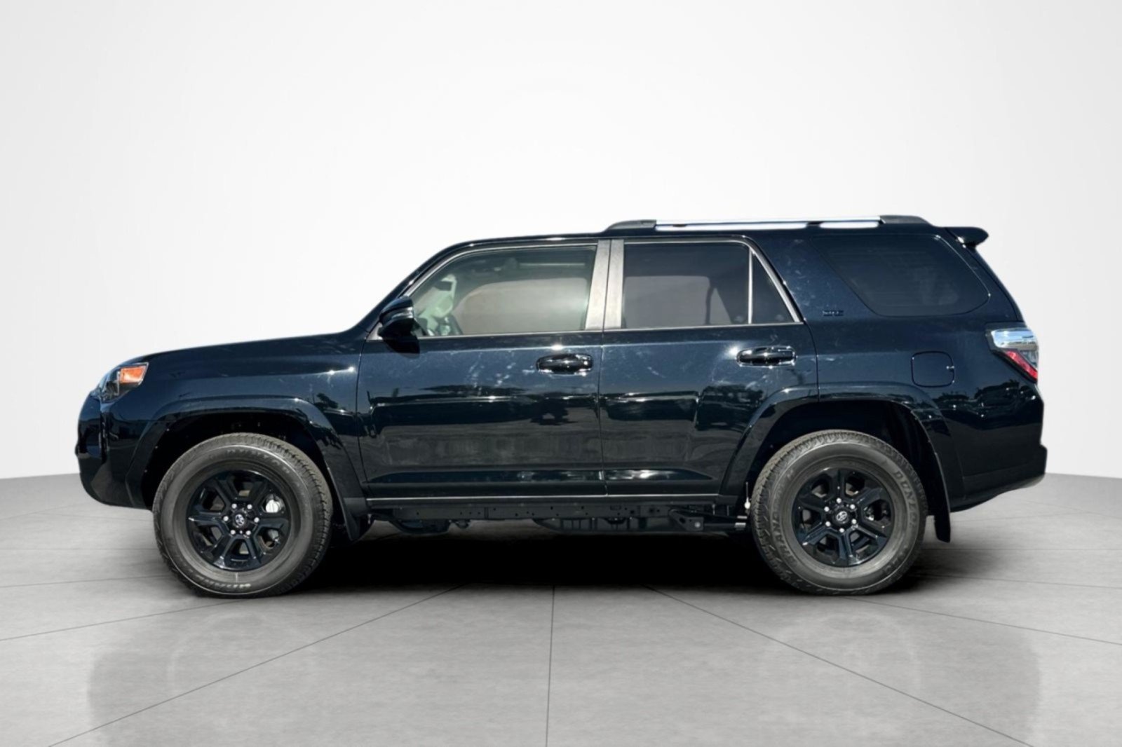 Used 2024 Toyota 4Runner SR5 Premium w/ Moonroof Package AWD/4WD image 2