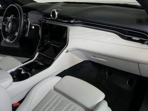 Used 2023 Maserati Grecale Modena image 24