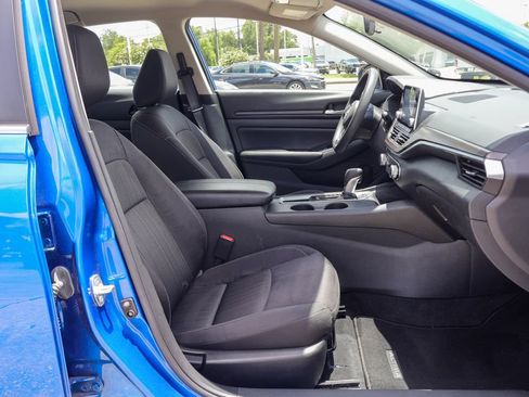 Used 2025 Nissan Altima 2.5 SV FWD image 8