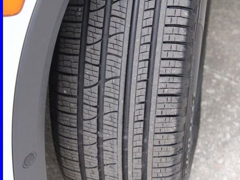 Used 2025 Volkswagen Tiguan SE image 14