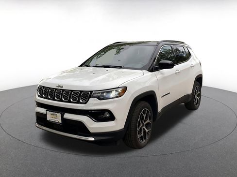Used 2025 Jeep Compass Limited image 3