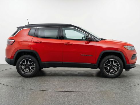 Used 2025 Jeep Compass Trailhawk AWD/4WD image 11