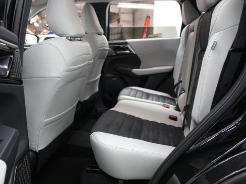 New 2026 Mitsubishi Outlander SE image 24