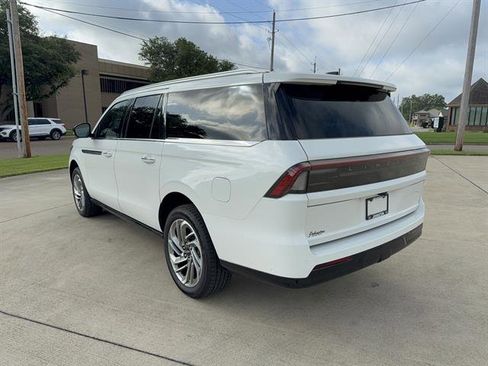 Used 2025 Lincoln Navigator L Reserve AWD/4WD image 5