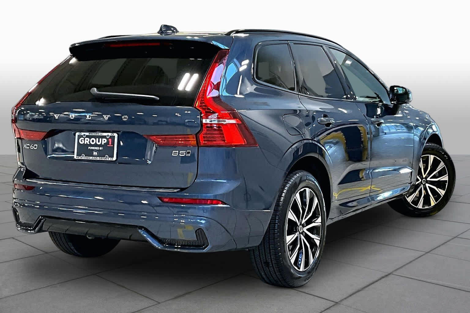 Used 2024 Volvo XC60 B5 Plus w/ Protection Package Premier AWD/4WD image 13