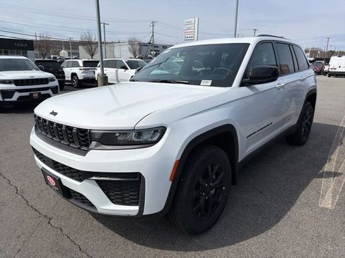 New 2026 Jeep Grand Cherokee Altitude AWD/4WD image 6