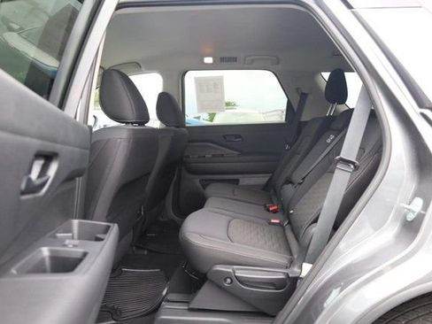 Certified 2025 Nissan Pathfinder SV FWD image 22