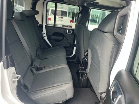 New 2025 Jeep Gladiator Sport image 20