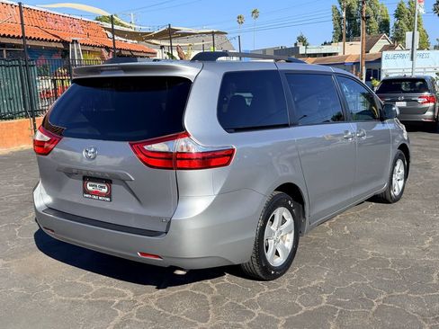 Used 2017 Toyota Sienna LE FWD image 5
