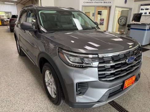 Used 2025 Ford Explorer Active AWD/4WD image 5