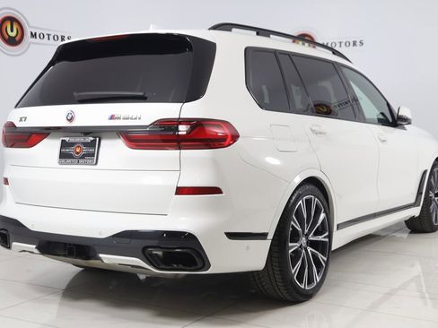 Used 2022 BMW X7 M50i image 3