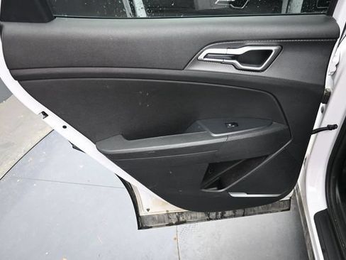 Used 2025 Kia Sportage LX FWD image 13