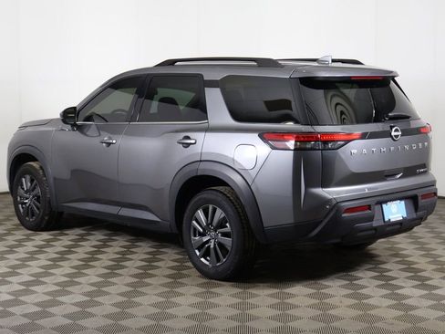 Used 2023 Nissan Pathfinder SV image 9
