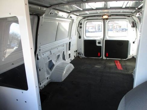 Used 2010 Ford E-350 and Econoline 350 Extended Super Duty image 32