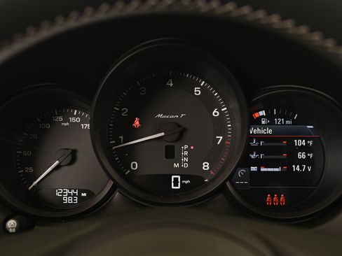 Used 2024 Porsche Macan Turbo image 36