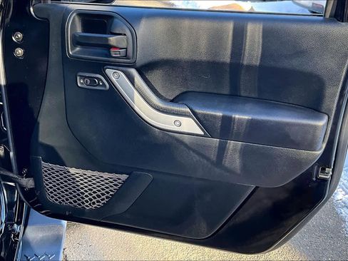 Used 2017 Jeep Wrangler Unlimited Sahara w/ Connectivity Group image 20