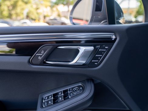 Certified 2026 Porsche Macan Turbo AWD/4WD image 18