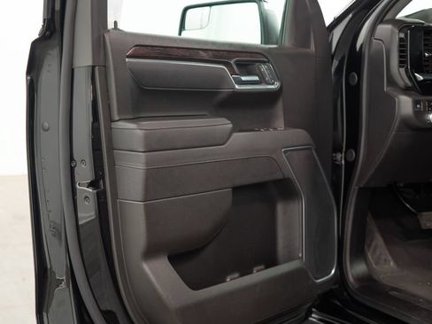 Used 2025 GMC Sierra 1500 SLT AWD/4WD image 6
