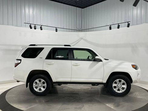 Used 2022 Toyota 4Runner SR5 Premium w/ Moonroof Package AWD/4WD image 10