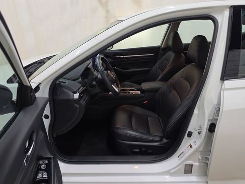 Used 2024 Nissan Altima 2.5 SR w/ SR Premium Package AWD/4WD image 10
