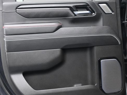 Used 2025 GMC Sierra 2500 AT4X image 32