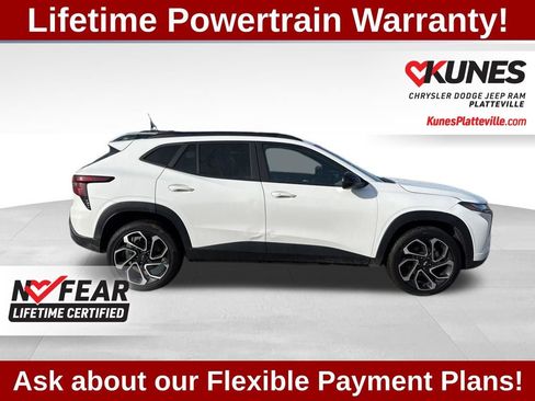 Used 2024 Chevrolet Trax RS w/ Sunroof Package FWD image 11