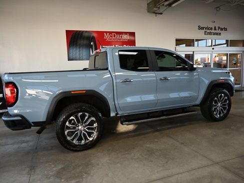 Used 2025 GMC Canyon Denali image 6