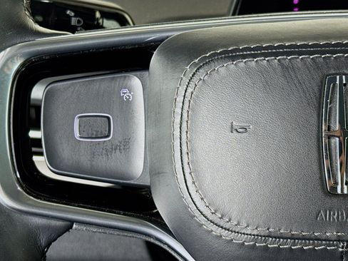 Used 2025 Lincoln Navigator Reserve AWD/4WD image 11