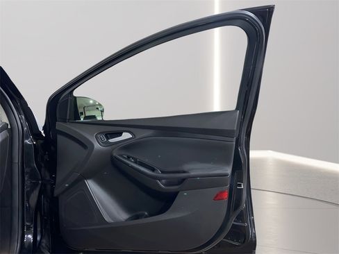 Used 2015 Ford Focus SE image 12