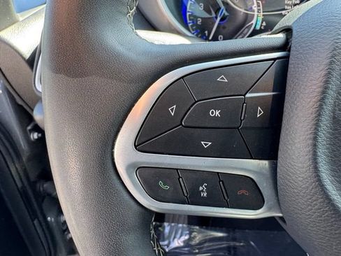 Used 2025 Chrysler Pacifica Select FWD image 21
