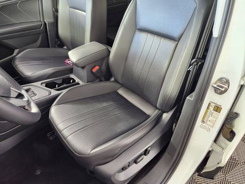 Used 2023 Volkswagen Tiguan SE FWD image 12