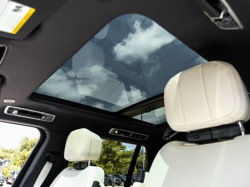 New 2026 Land Rover Range Rover Long Wheelbase SE AWD/4WD image 5