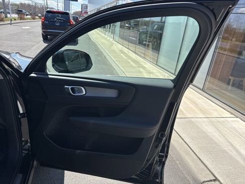 Used 2025 Volvo XC40 B5 Plus AWD/4WD image 14