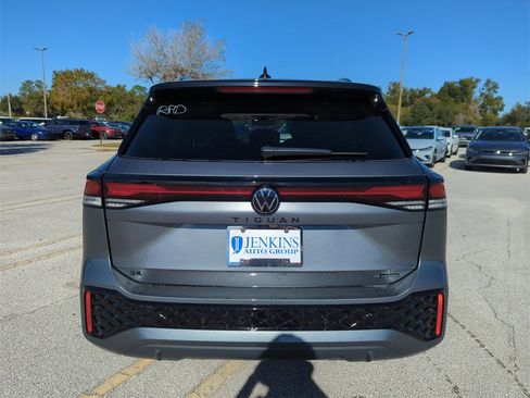 New 2026 Volkswagen Tiguan SE R-Line image 7