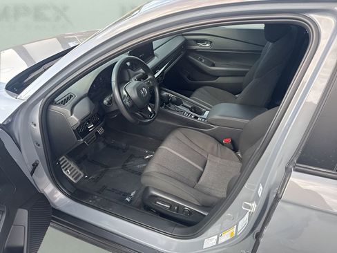 Used 2025 Honda Accord Sport image 9