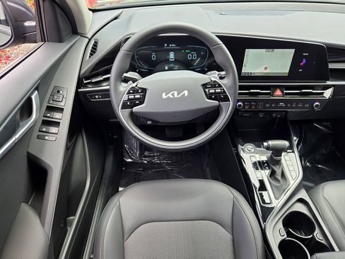 Used 2025 Kia Niro EX FWD image 12