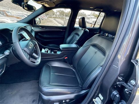 Used 2024 Jeep Grand Cherokee Limited w/ Black Appearance Package image 23