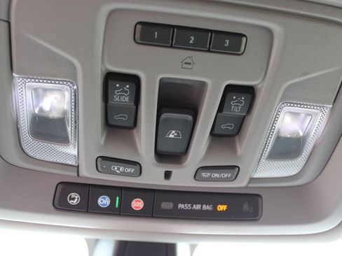 Used 2020 Chevrolet Silverado 1500 LT Trail Boss AWD/4WD image 27