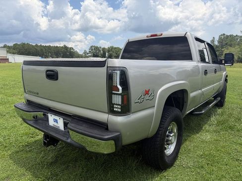 Used 2006 Chevrolet Silverado 2500 LT w/ Heavy-Duty Power Package AWD/4WD image 5