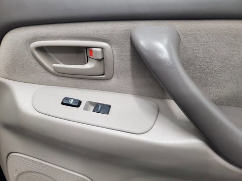 Used 2005 Toyota Sequoia SR5 image 17