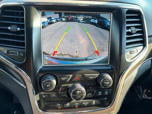 Used 2017 Jeep Grand Cherokee Limited w/ Luxury Group II AWD/4WD image 16
