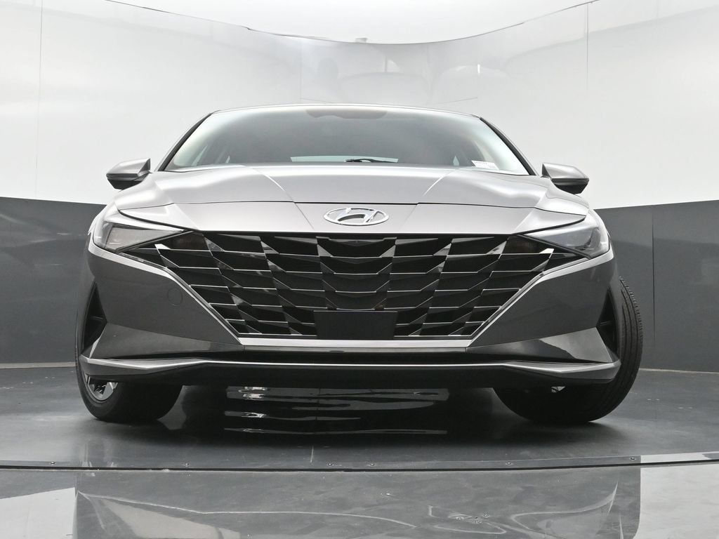 Used 2022 Hyundai Elantra Limited FWD image 26