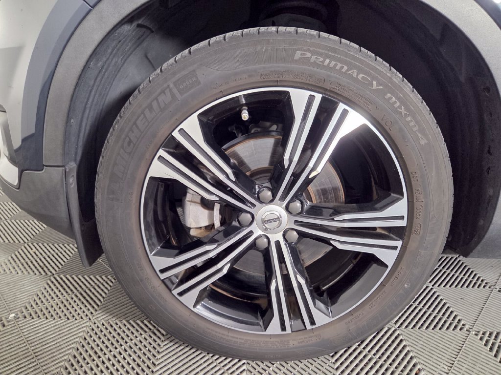 Used 2022 Volvo XC40 T4 Inscription FWD image 7