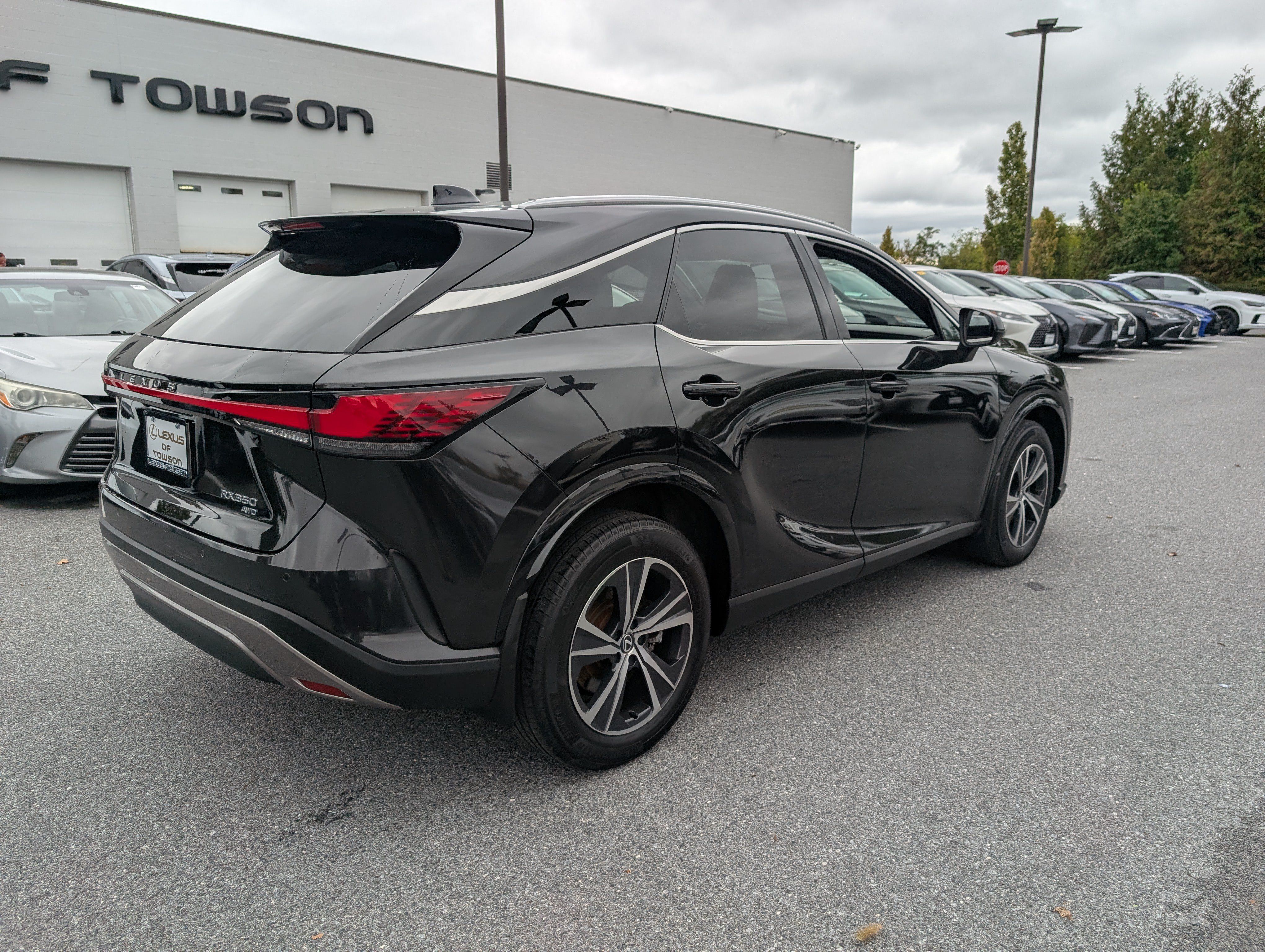 Used 2023 Lexus RX 350 Premium w/ Accessory Package AWD/4WD image 3