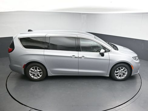 Used 2023 Chrysler Pacifica Touring-L FWD image 30