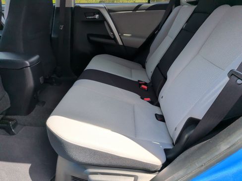 Used 2018 Toyota RAV4 XLE AWD/4WD image 38